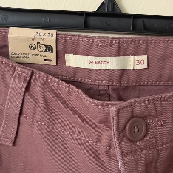 Levi's Women's Wide Leg Baggy Cargo Pants, color Rose Taupe, size 30x30 - Picture 6 of 12